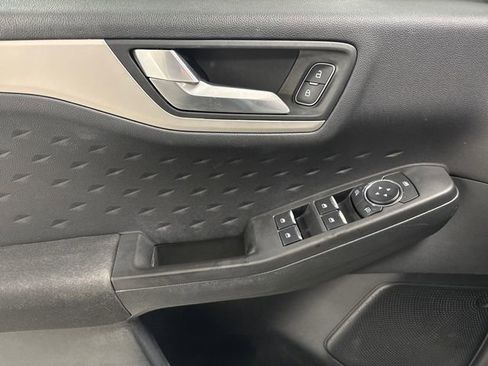 Used 2020 Ford Escape SE image 10