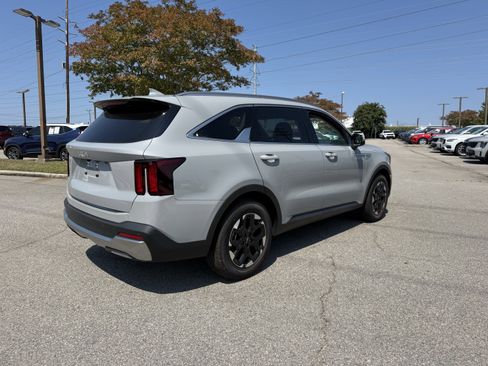 New 2025 Kia Sorento S w/ Panoramic Sunroof Package image 6