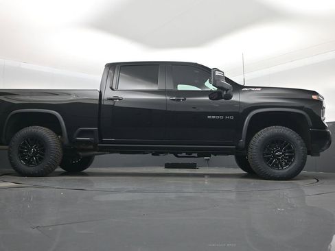 Used 2024 Chevrolet Silverado 2500 ZR2 w/ Technology Package image 16
