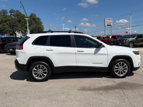 Used 2022 Jeep Cherokee Latitude Lux FWD image 4