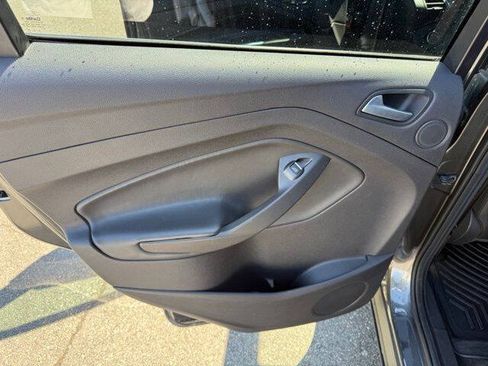 Used 2016 Ford Escape Titanium w/ Equipment Group 301A AWD/4WD image 18