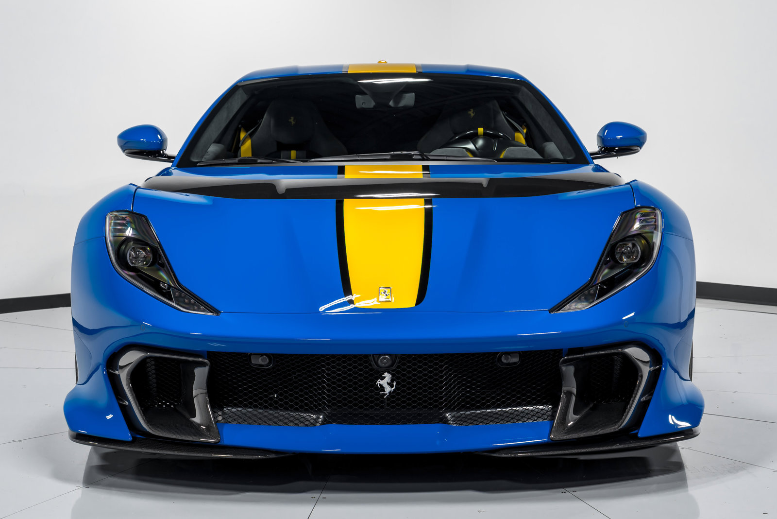 Used 2022 Ferrari 812 Competizione RWD image 2