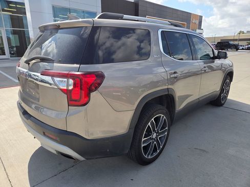 Used 2022 GMC Acadia SLT w/ Technology Package FWD image 3