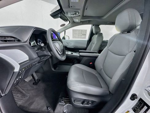 New 2026 Toyota Sienna XLE FWD image 11
