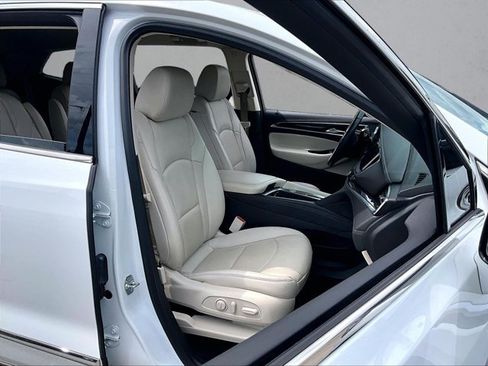 Used 2024 Buick Enclave Essence FWD image 9