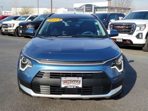Used 2023 Kia Niro EX w/ EX Cold Weather Package image 5