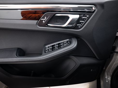 Certified 2026 Porsche Macan AWD/4WD image 15