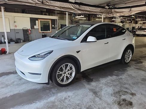 Used 2023 Tesla Model Y Long Range AWD/4WD image 3