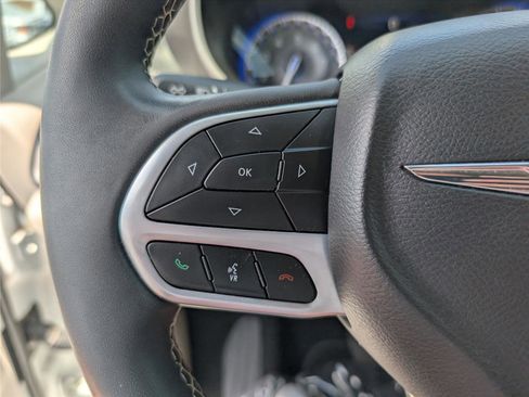 Used 2023 Chrysler Pacifica Touring-L w/ Uconnect Theater Family Group FWD image 26