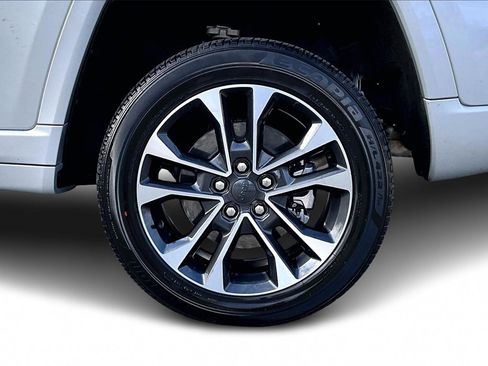 Used 2022 Jeep Grand Cherokee Overland w/ Advanced Protech Group III image 34