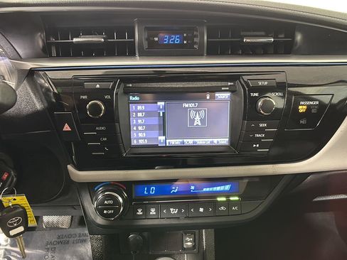 Used 2015 Toyota Corolla LE FWD image 32