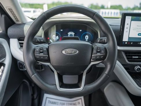 Used 2025 Ford Explorer Platinum w/ Ultimate Package AWD/4WD image 32