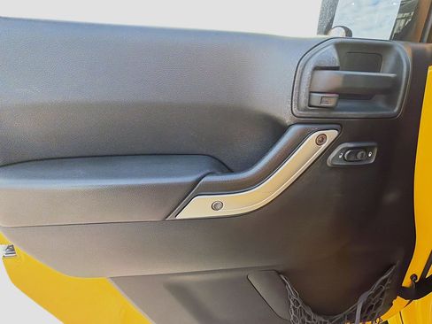 Used 2015 Jeep Wrangler Unlimited Sahara w/ Connectivity Group image 19