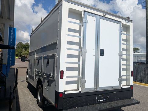 Used 2022 Chevrolet Express 3500 w/ Power Convenience Package RWD image 6