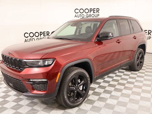 Used 2024 Jeep Grand Cherokee Limited w/ Black Appearance Package image 11