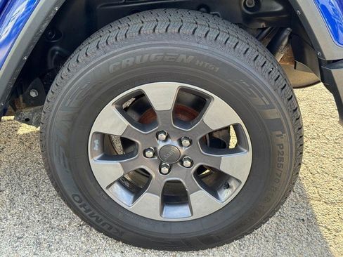 Used 2019 Jeep Wrangler Unlimited Sahara w/ Advanced Safety Group AWD/4WD image 7