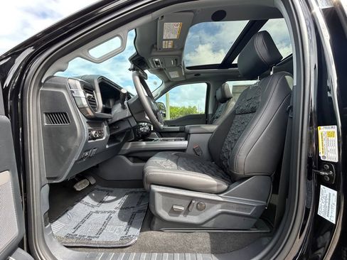 New 2026 Ford F250 Lariat w/ Black Appearance Package image 9