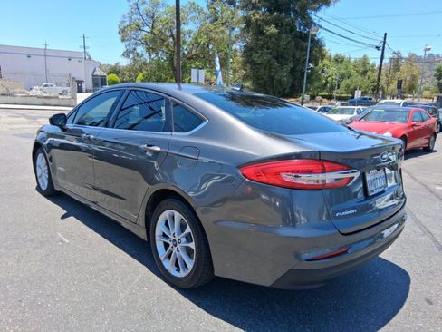 Used 2019 Ford Fusion SE FWD image 4