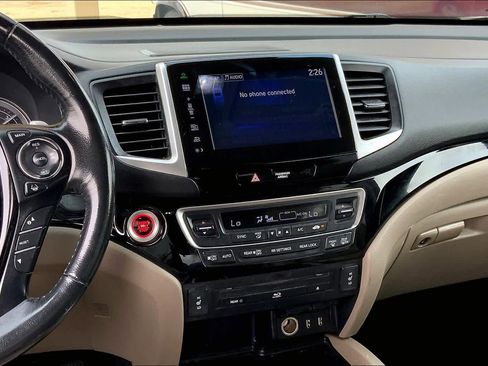 Used 2016 Honda Pilot Touring image 7