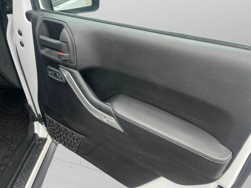 Used 2015 Jeep Wrangler Unlimited Sport image 17