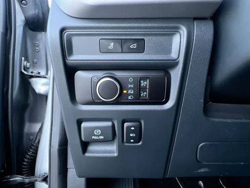 Used 2023 Ford Expedition Max XLT image 18