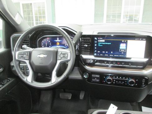 Used 2024 Chevrolet Silverado 2500 LT w/ Convenience Package AWD/4WD image 18