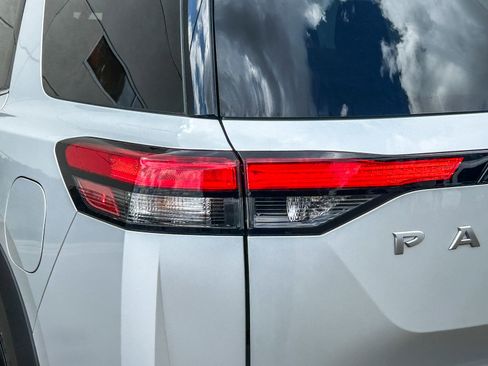 Used 2025 Nissan Pathfinder SV FWD image 9