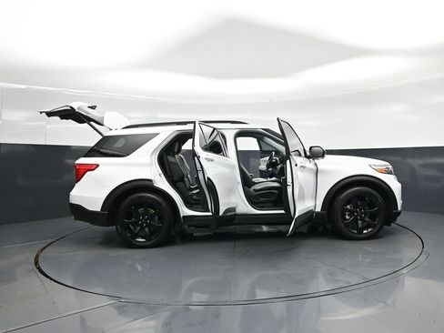 Used 2021 Ford Explorer XLT w/ Equipment Group 202A RWD image 4
