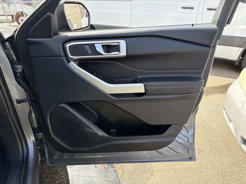 Used 2022 Ford Explorer XLT w/ Equipment Group 202A AWD/4WD image 12