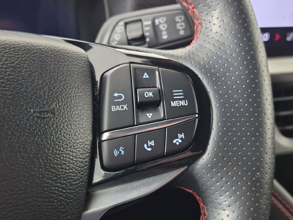 Used 2025 Ford Explorer ST-Line w/ ST-Line Street Pack AWD/4WD image 19