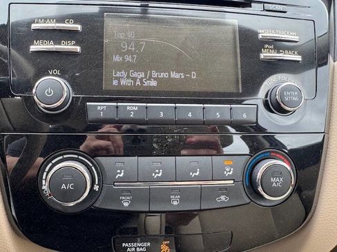 Used 2014 Nissan Rogue S image 38