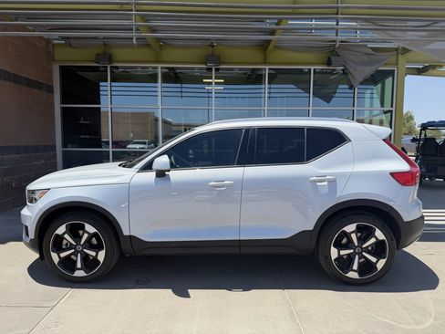 Used 2020 Volvo XC40 T5 Momentum w/ Protection Package Premier AWD/4WD image 7