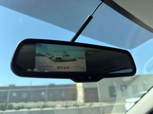 Used 2015 Dodge Grand Caravan SXT FWD image 16