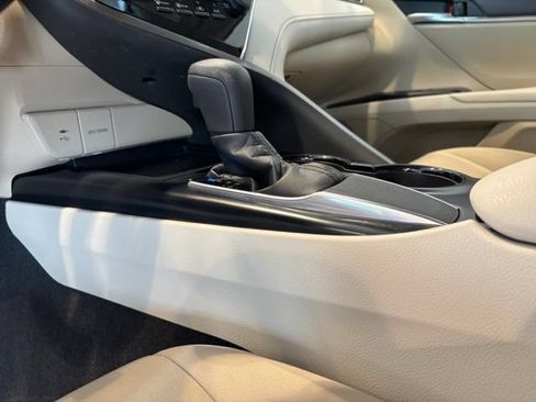 Used 2018 Toyota Camry LE FWD image 18