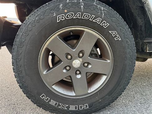 Used 2013 Jeep Wrangler Unlimited Freedom Edition image 11