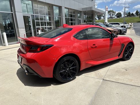 Used 2025 Toyota GR86 Premium RWD image 11