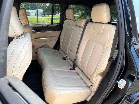 Used 2023 Jeep Grand Cherokee Limited w/ Luxury Tech Group II AWD/4WD image 20