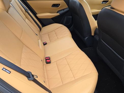 Used 2025 Nissan Sentra SV w/ SV Premium Package image 11