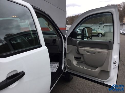 Used 2013 GMC Sierra 3500 W/T w/ Snow Plow Prep Package image 35