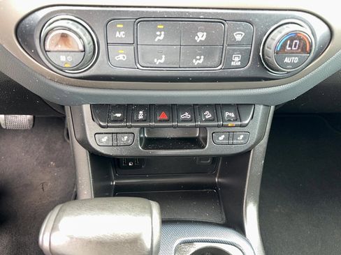 Used 2020 Chevrolet Colorado Z71 AWD/4WD image 18