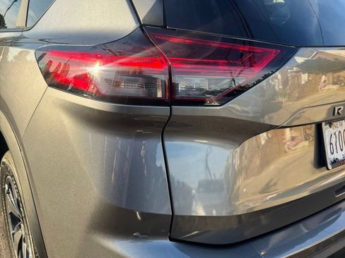 Used 2024 Nissan Rogue SV FWD image 12