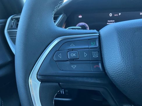 Used 2025 Jeep Grand Cherokee Laredo X image 22