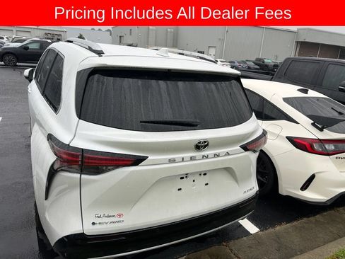 Used 2026 Toyota Sienna Platinum AWD/4WD image 11