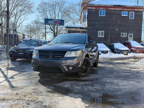 Used 2019 Dodge Journey SE w/ Connectivity Group FWD image 4