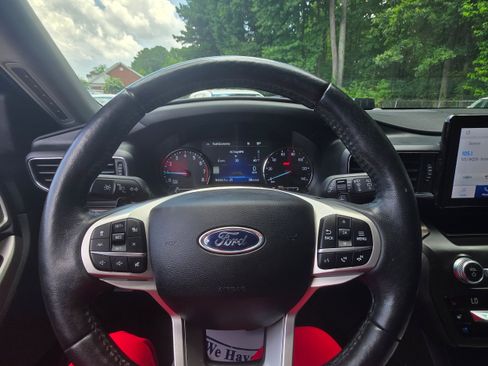 Used 2020 Ford Explorer Limited RWD image 9