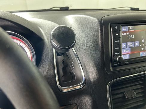 Used 2020 Dodge Grand Caravan SE FWD image 19
