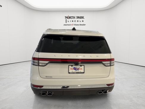 New 2026 Lincoln Aviator 2WD image 4
