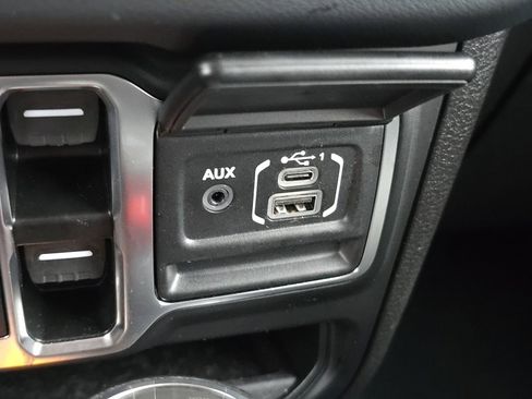 Used 2026 Jeep Wrangler Sahara image 14