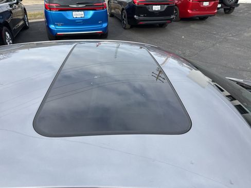 Used 2024 Hyundai Elantra Limited image 8