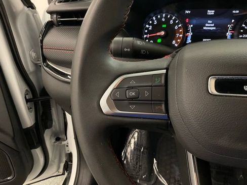 Used 2025 Jeep Compass Trailhawk AWD/4WD image 12